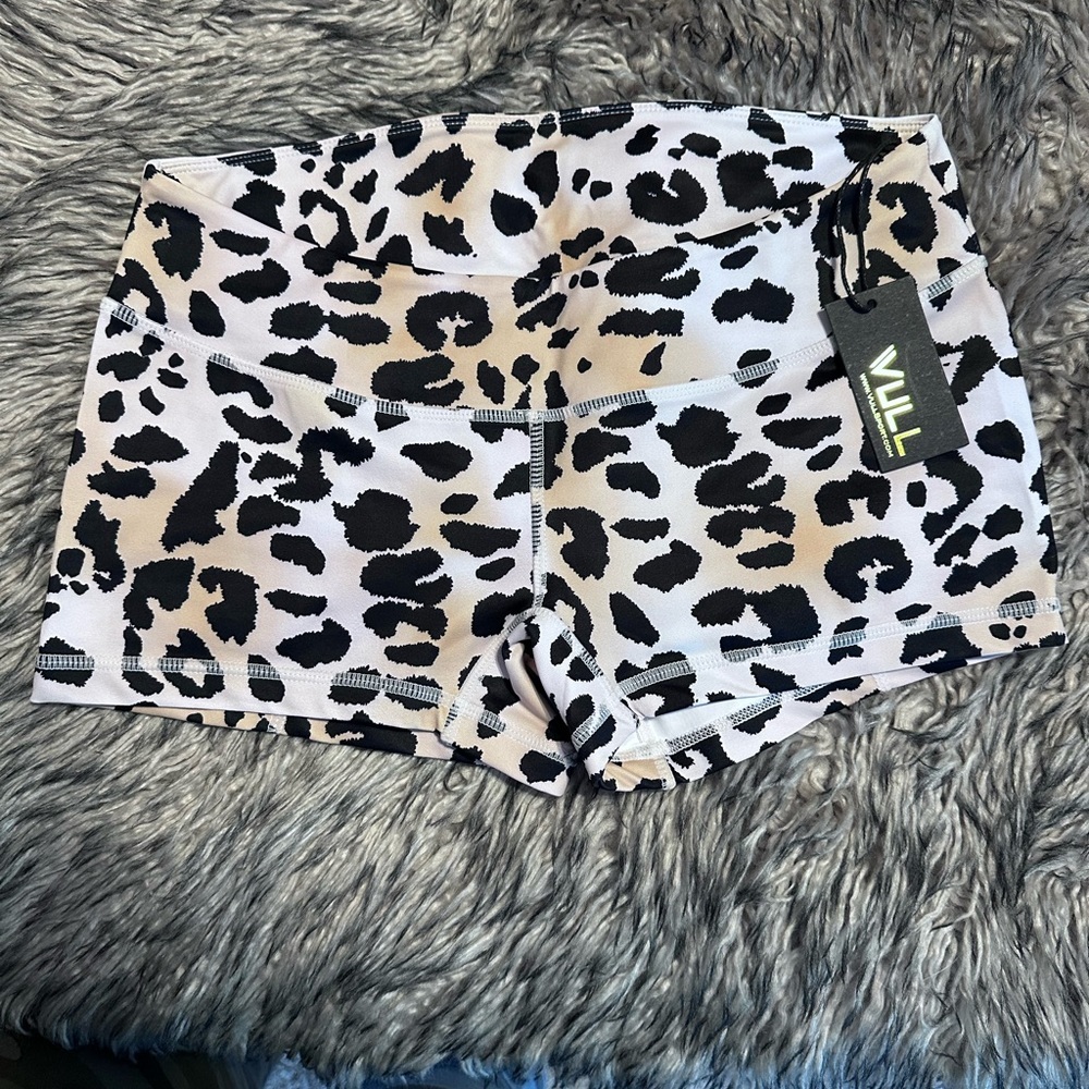 VULL Sport champion shorts in cheetah size L